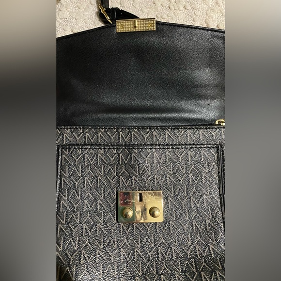 MARC NEW YORK Crossbody BLACK Andrew Marc Purse/Handbag GOLD Chain Used - Picture 6 of 9